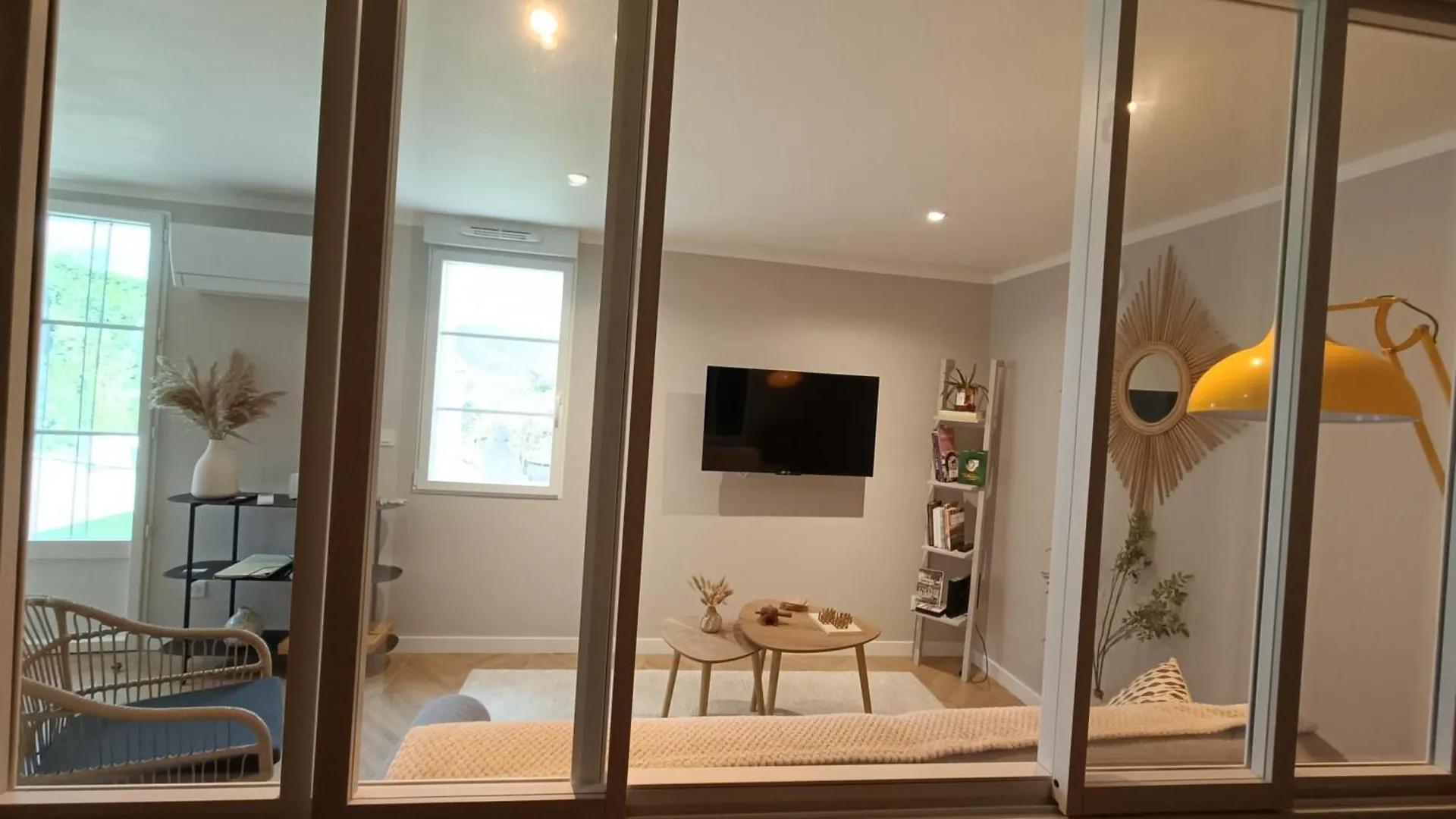 Apartment Le Jardin De Nigelle , Bas De Villa En Provence Mallemoisson France